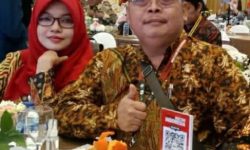 HADIR DI KONFERENSI FORUM REKTOR INDONESIA, PIMPINAN AKADEMI PELAYARAN NASIONAL [APN] SURAKARTA DI JAMU GUBERNUR KHOFIFAH DI GEDUNG GRAHADI SURABAYA.