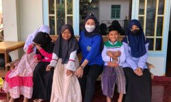 MAHASISWA KKN UBY MENINGKATKAN PENDIDIKAN DI KALANGAN SISWA SEKOLAH DASAR (SD) GUNA MENCEGAH KECENDERUNGAN GADGET