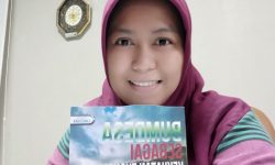 FANTASTIS!!! BOOKCHAPTER DENGAN TEBAL LEBIH DARI 860 HALAMAN DAN BERAT 1,6 Kg. DENGAN 92 PENULIS. BERIKUT DAFTAR PARA PENULIS DAN JUDUL NASKAHNYA.