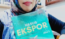 BUKU KASUS EKSPOR JILID 2  Penulis : Dr.Anindhyta Budiarti, SE, MM. Editor Nasional : Dr(Cand) Evada Rustina, SE, MM.  Penerbit Underline Klaten. CP. 0815 6789 8354